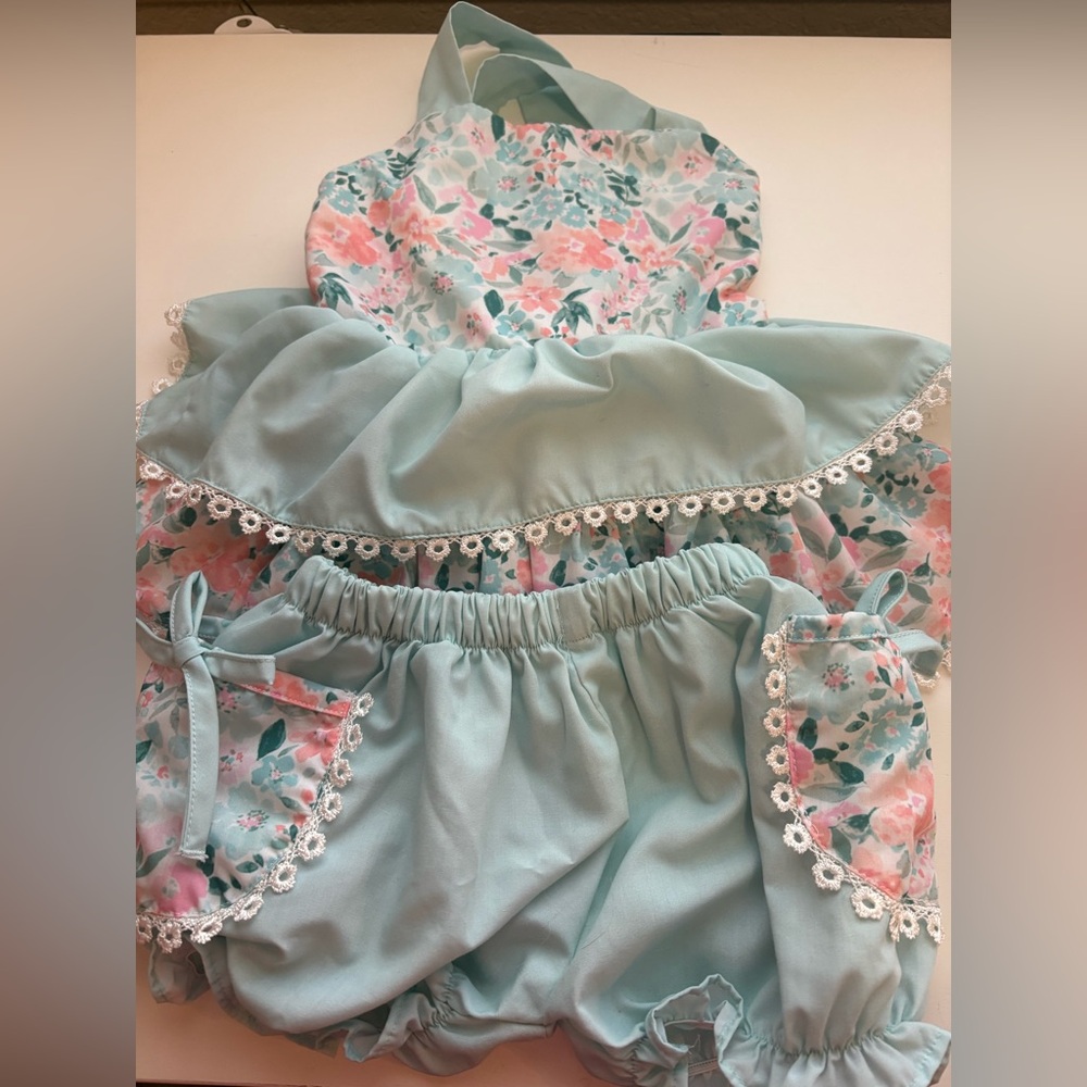 18M Busy Bee Smocks Diaper Set